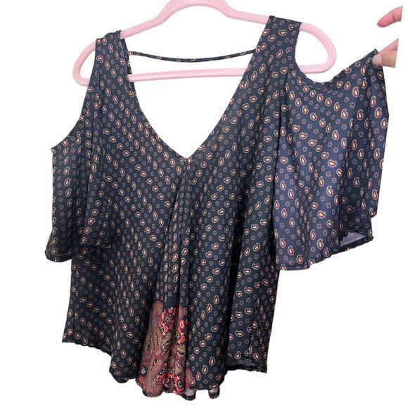 Design Lab Lord & Taylor paisley cold shoulder flowy shirt XS NWOT - Picture 1 of 4